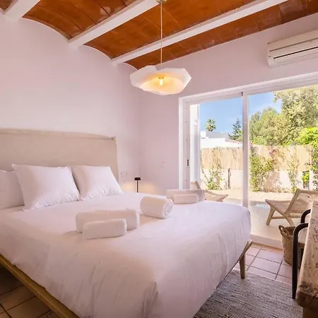 4 Palms Only 5 Minutes From Ibiza