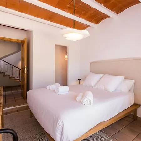 4 Palms Only 5 Minutes From Ibiza Montecristo