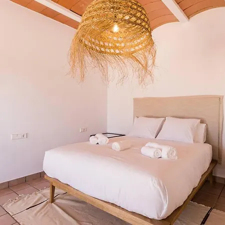 4 Palms Only 5 Minutes From Ibiza Montecristo