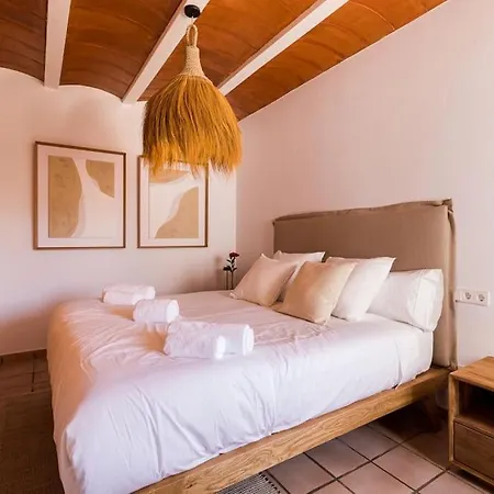 4 Palms Only 5 Minutes From Ibiza