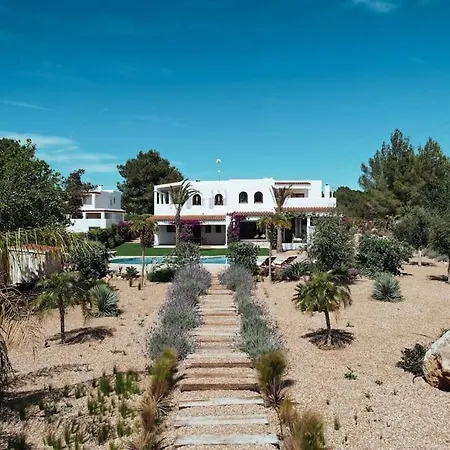 4 Palms Only 5 Minutes From Ibiza וילה