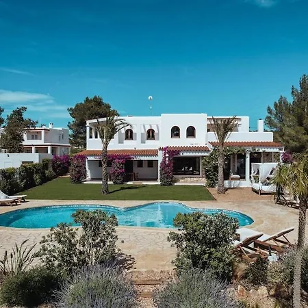 4 Palms Only 5 Minutes From Ibiza Montecristo