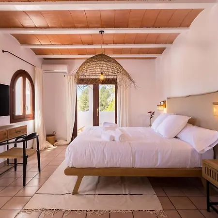 4 Palms Only 5 Minutes From Ibiza * Montecristo
